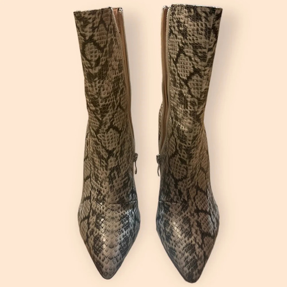 Ninety Black & White Faux Snake Boots with Unique Heel women’s size 8 - Picture 5 of 6